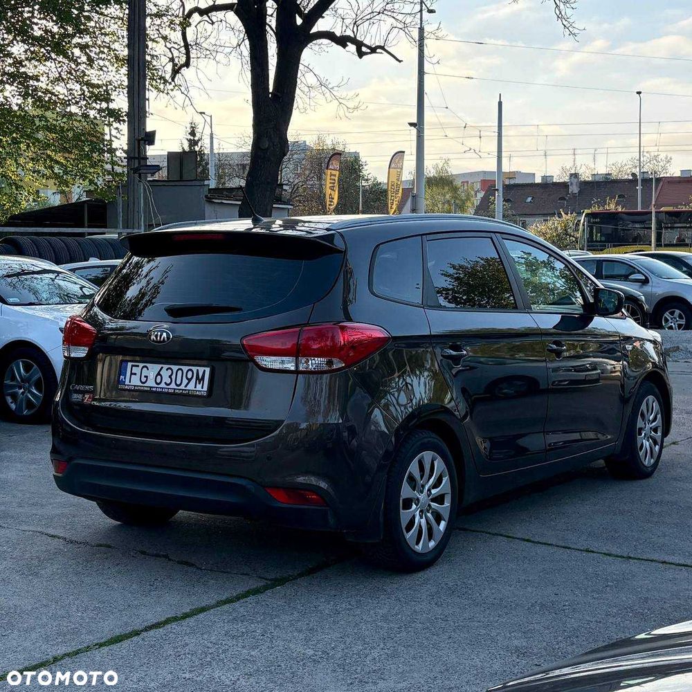 Kia Carens - 4