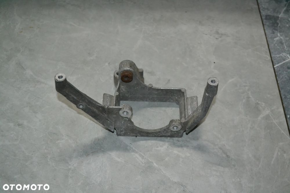 VW PASSAT B5 AUDI A4 B5 A6 C5 2,4 2,8 ŁAPA MOCOWANIE POMPY WSPOMAGANIA 078145383G - 1
