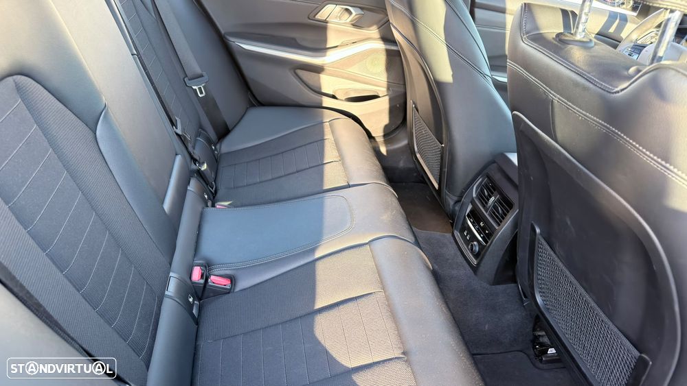 BMW 320 d Ultimate Auto - 13