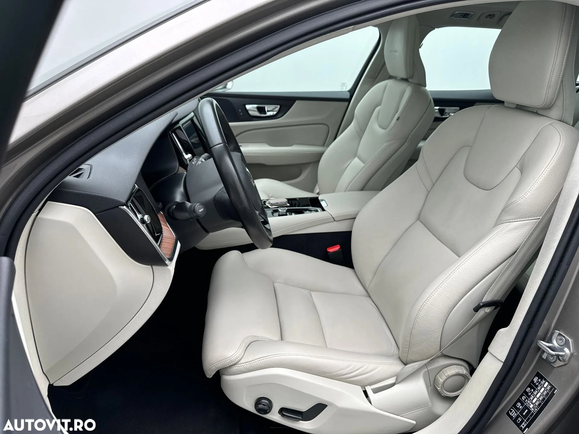 Volvo V60 T8 AWD Recharge Geartronic Inscription - 7