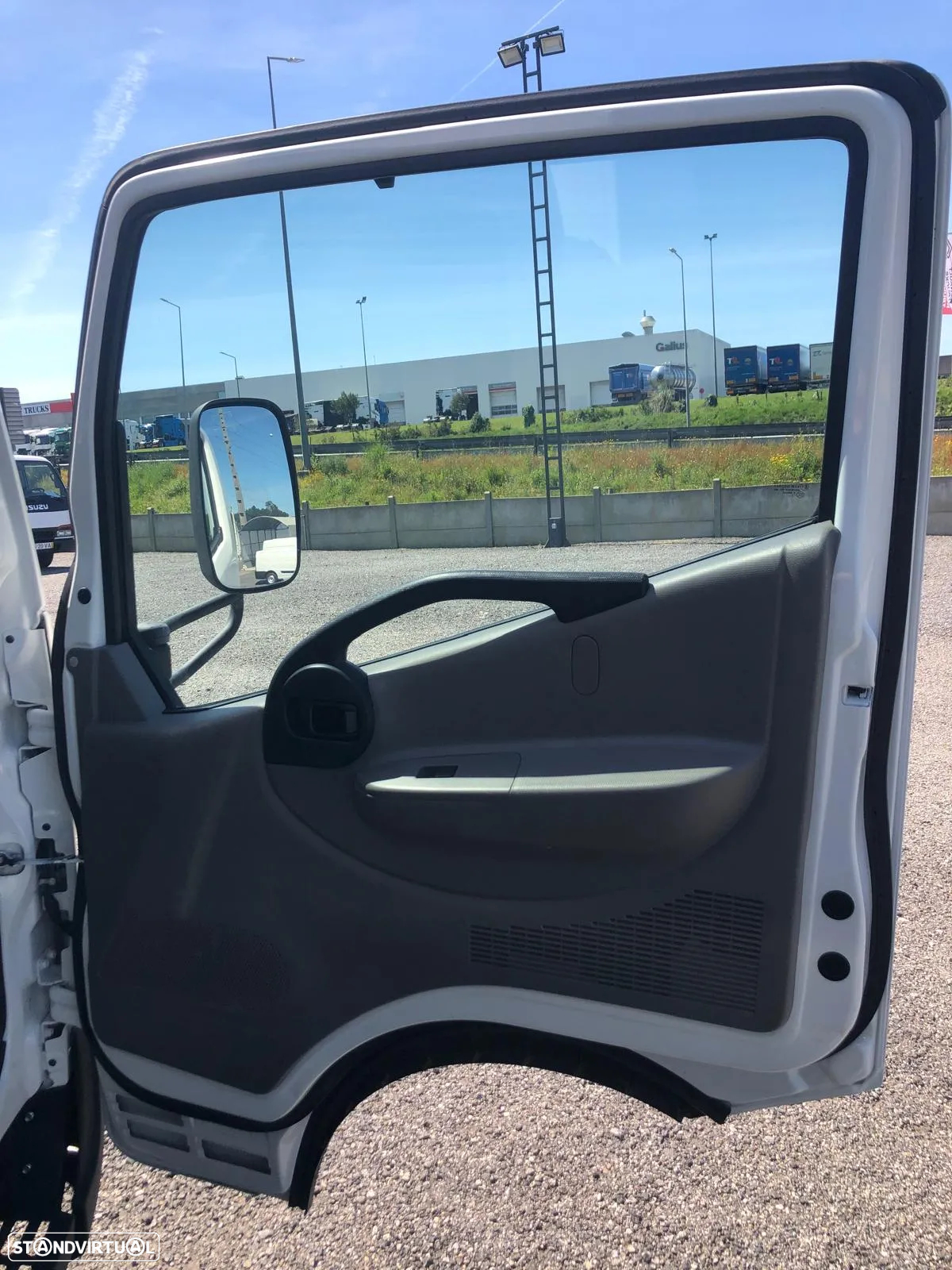 Nissan Cabstar Grill - 12