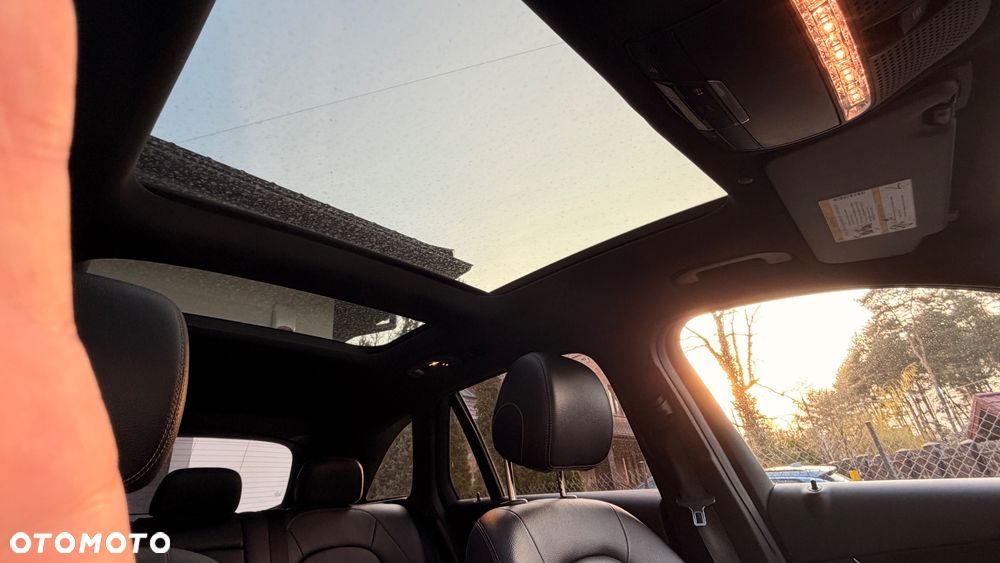 Mercedes-Benz GLC 300 4Matic 9G-TRONIC AMG Line Plus - 23