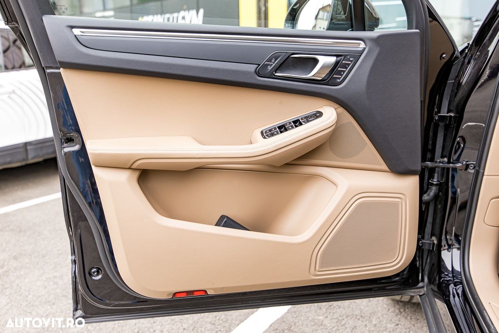 Porsche Macan - 24
