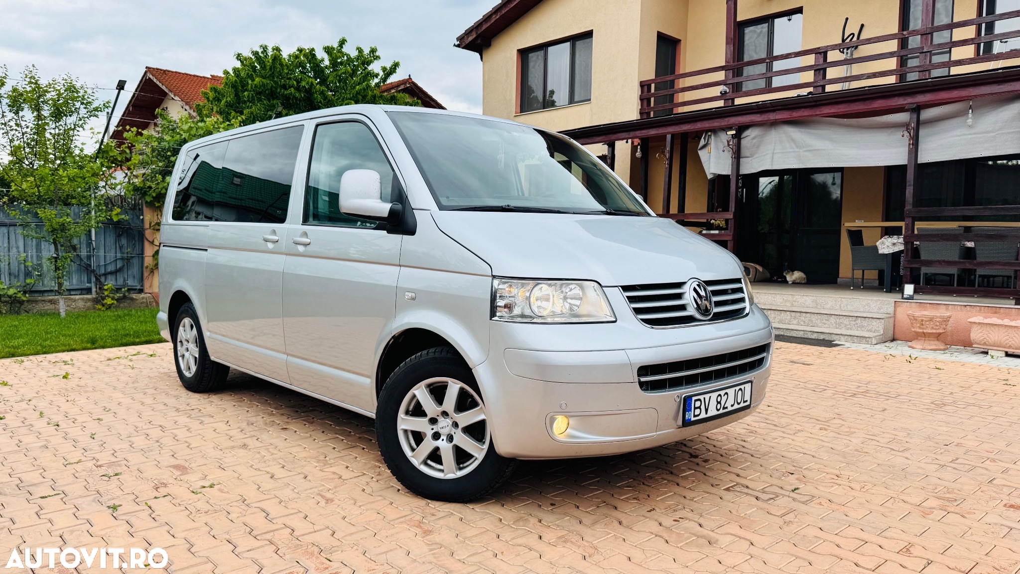 Volkswagen Multivan - 2