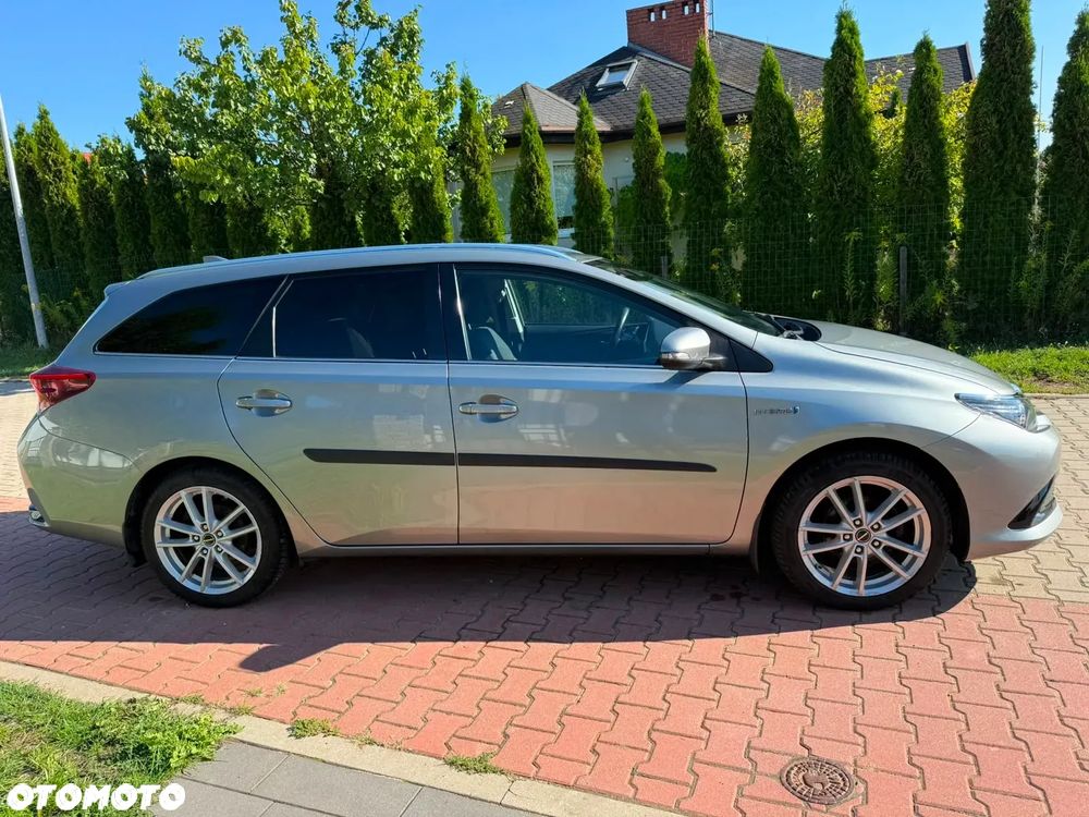Toyota Auris 1.8 HSD Luna - 2