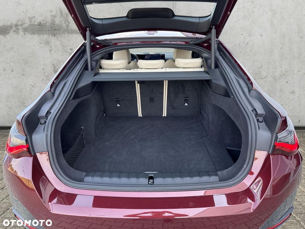 BMW i4 - 28