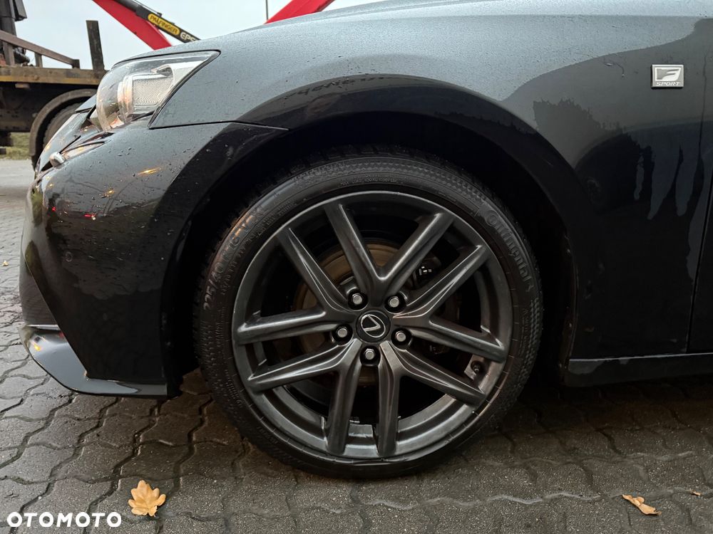 Lexus IS 300h F Sport - 25