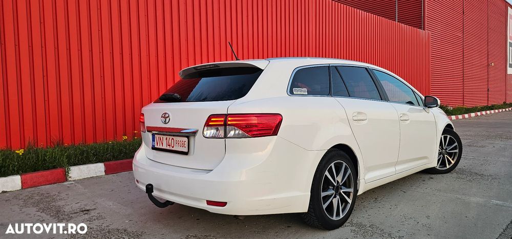 Toyota Avensis 2.0 D-4D Executive - 4