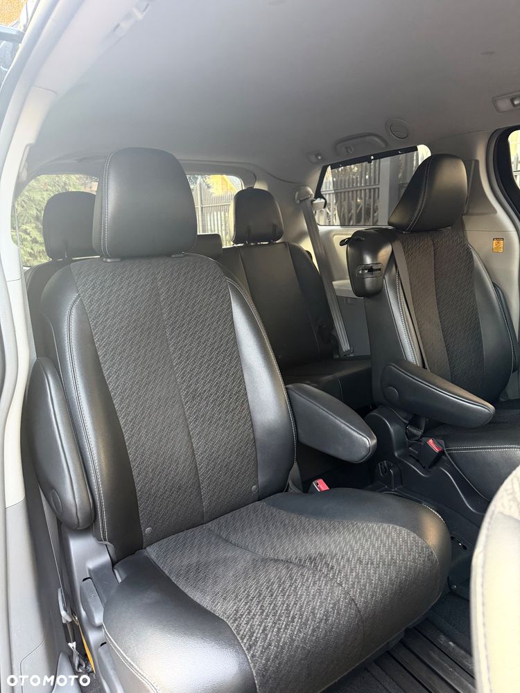 Toyota Sienna 3.5 V6 XLE AWD - 8