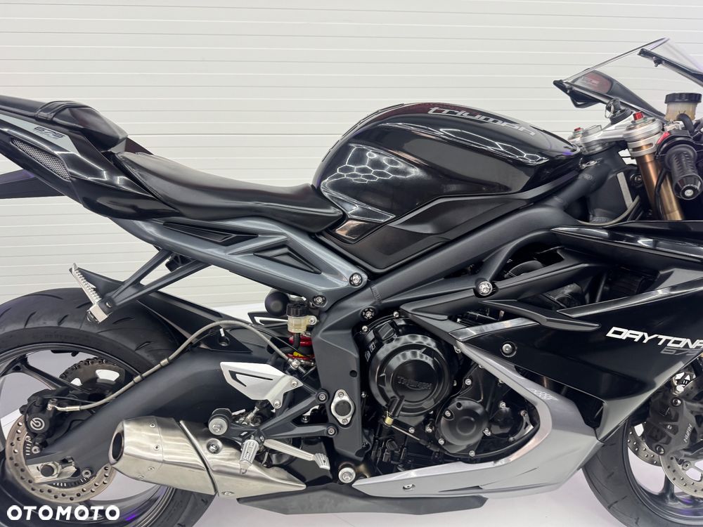 Triumph Daytona - 16