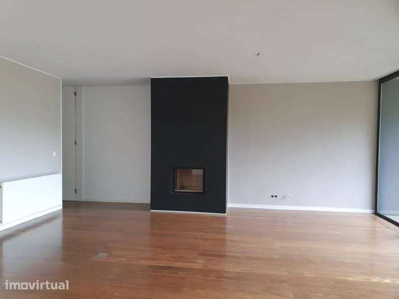 Apartamento T4, situado em condomínio fechado em Mafamude - Gaia - Grande imagem: 4/21