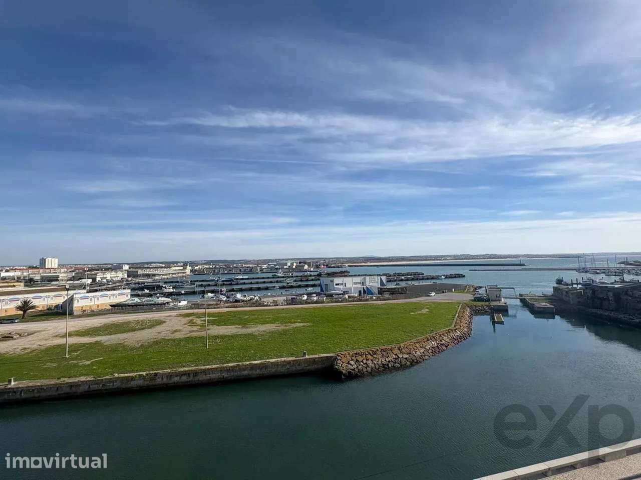 Moradia Unifamiliar com Terraço e Vista para o Mar - Grande imagem: 2/25