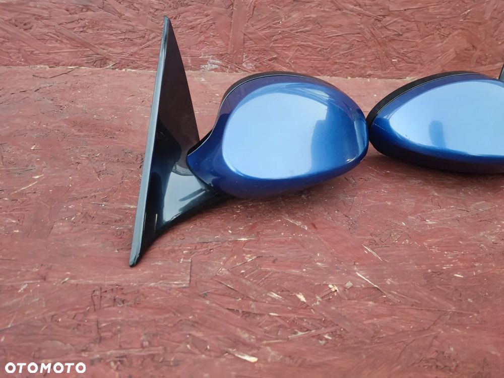 BMW E92 / E93. ORYGINALNE LUSTERKA M-PAKIET LEWE / PRAWE Z WERSJI SCHADOW-LINE, KOL. LE MANS BLAU METALIC 381. O NR: 7 176 168 / 7 176 167 OEM. W DOBRYM STANIE. WERSJA UK - 2