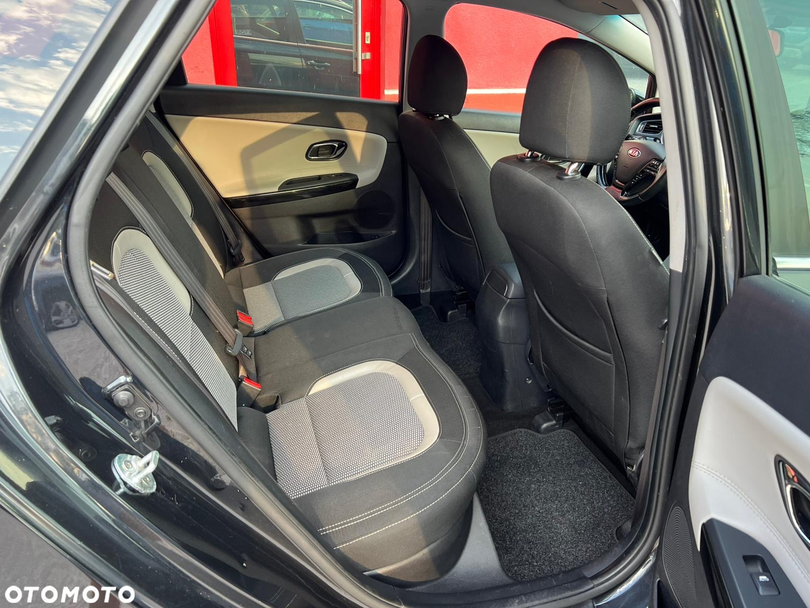 Kia Ceed 1.6 CRDi 128 ISG SW Dream Team Edition - 8