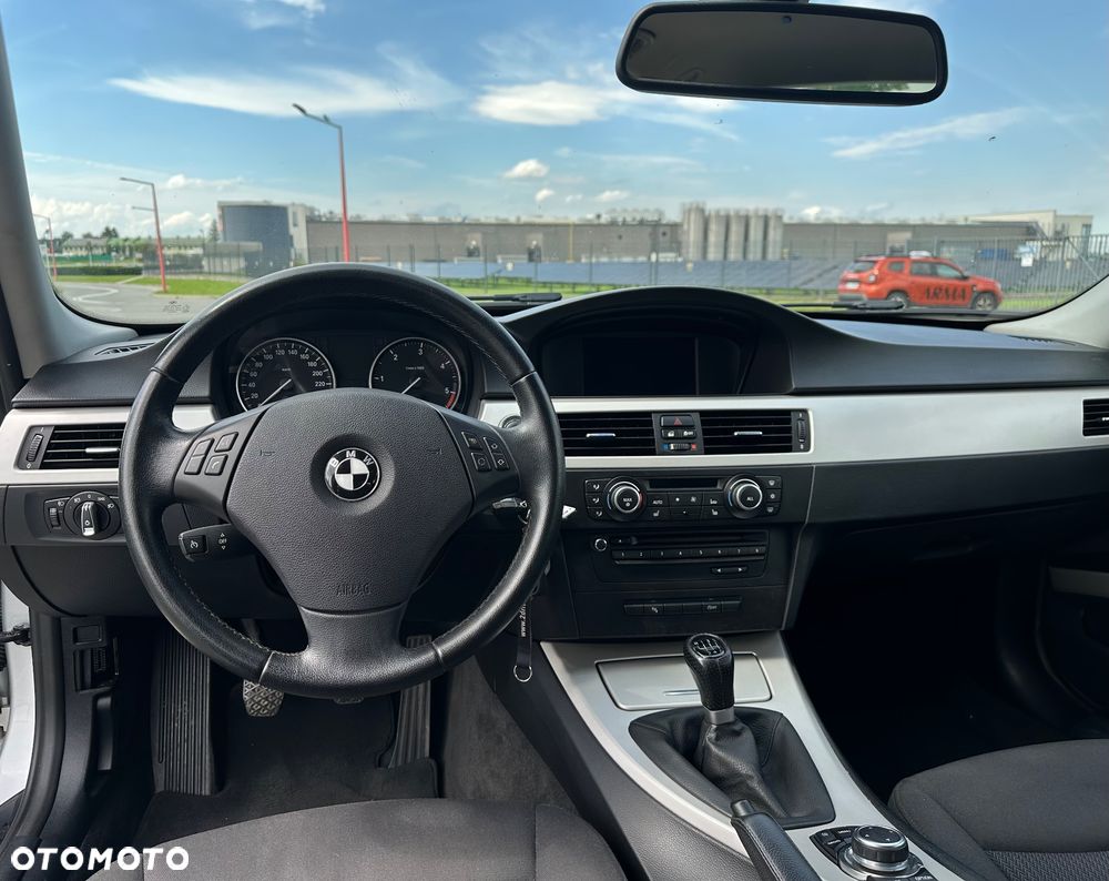 BMW Seria 3 318d DPF - 8