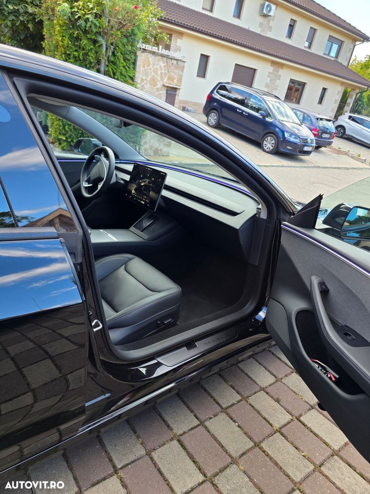 Tesla Model 3 - 10
