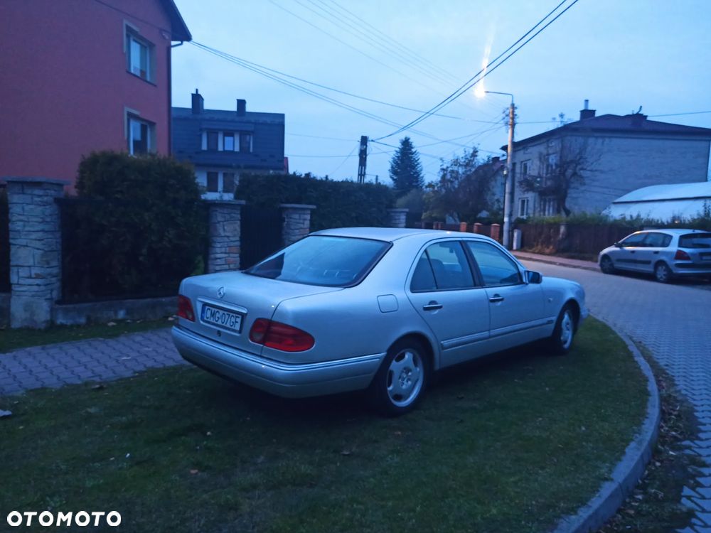 Mercedes-Benz Klasa E 220 CDI Avantgarde - 21