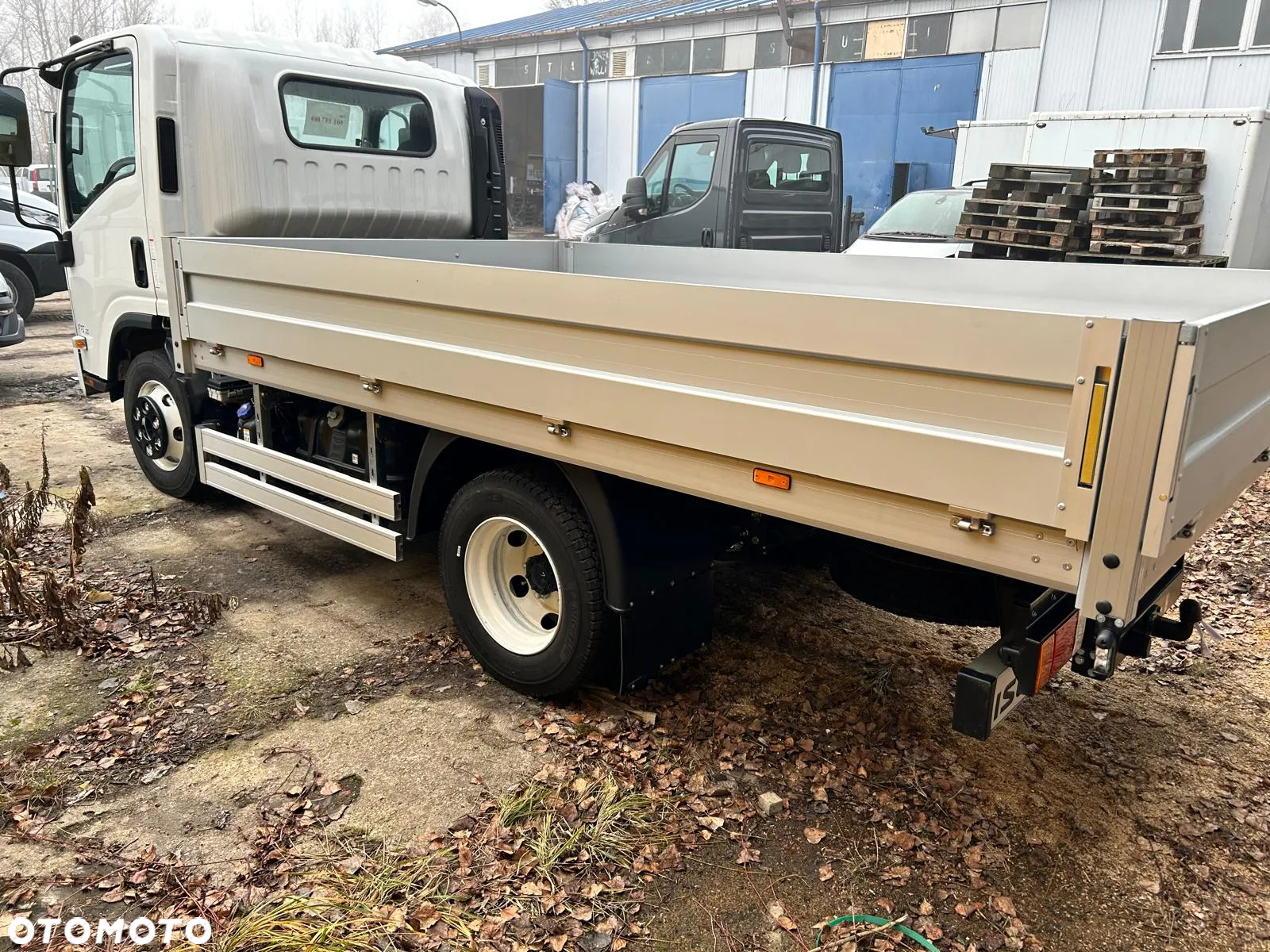 Isuzu P75 5.2 L - 2