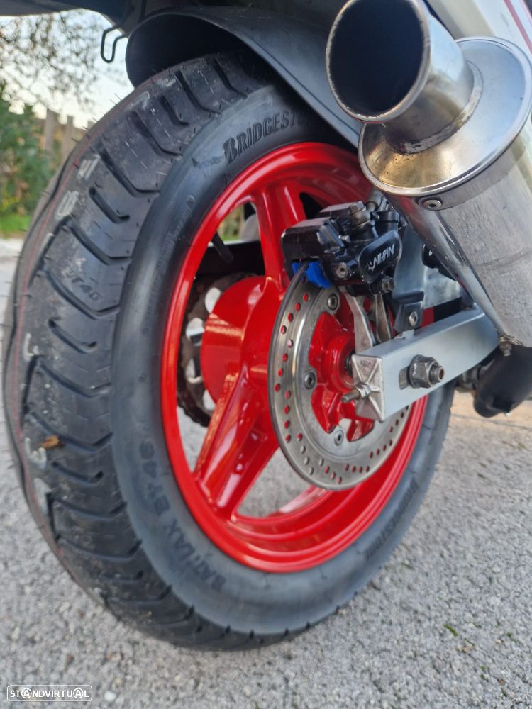 Honda CBR 1000F  SC21 - 12