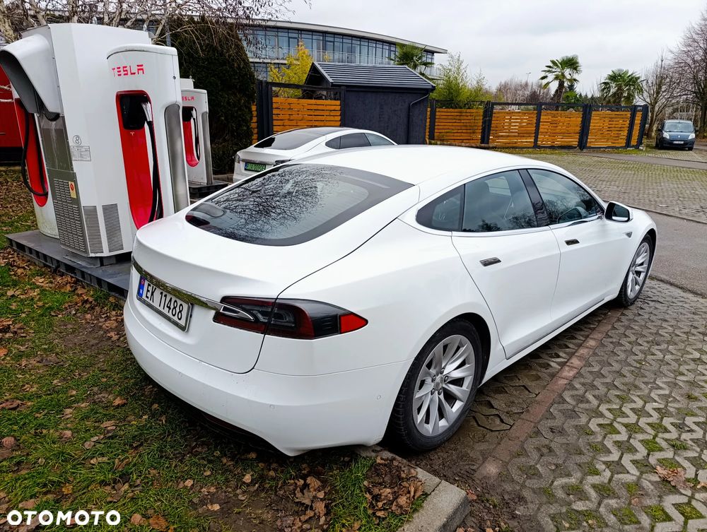 Tesla Model S - 22