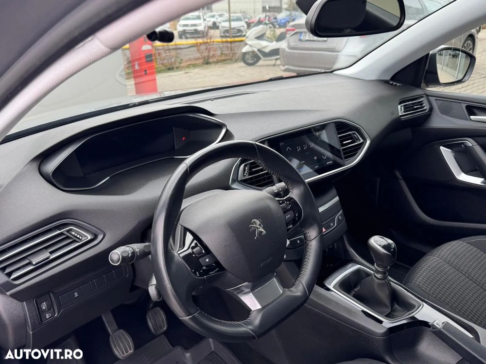 Peugeot 308 SW 1.2 L PureTech Turbo S&S Active - 11