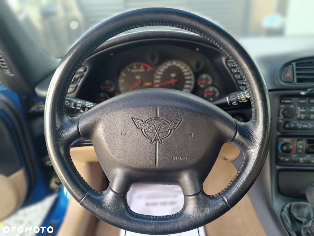 Chevrolet Corvette - 22