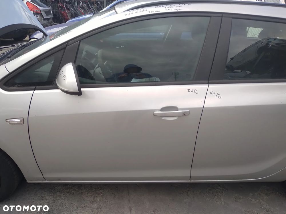 Opel Astra J Lift Kombi Z176 Drzwi Przód Przednie Lewe