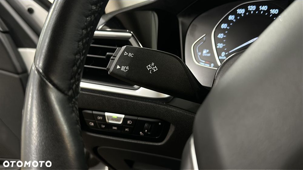 BMW Seria 3 318d - 26