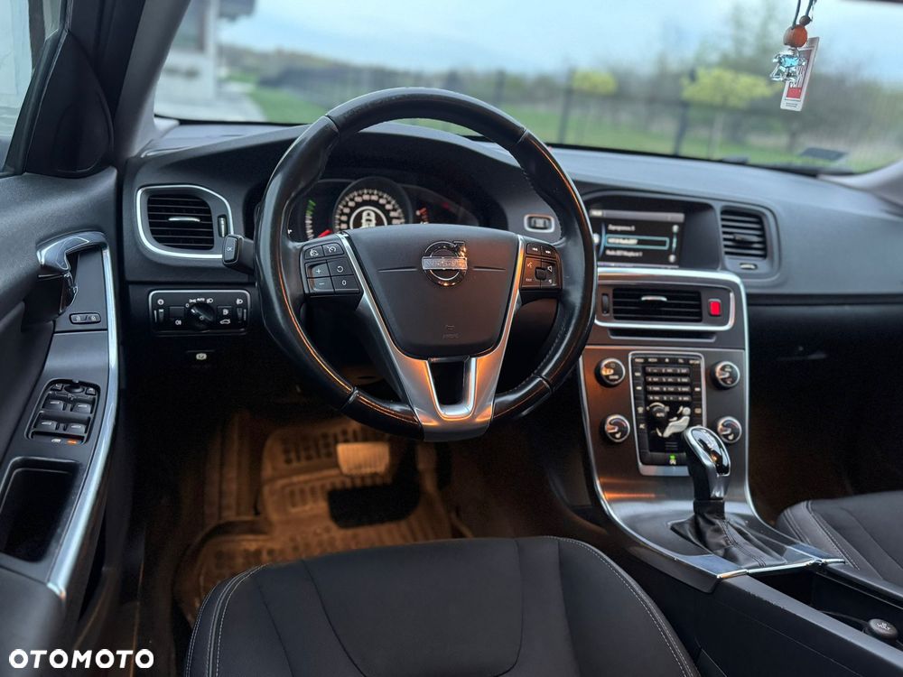 Volvo V60 D3 Summum - 14