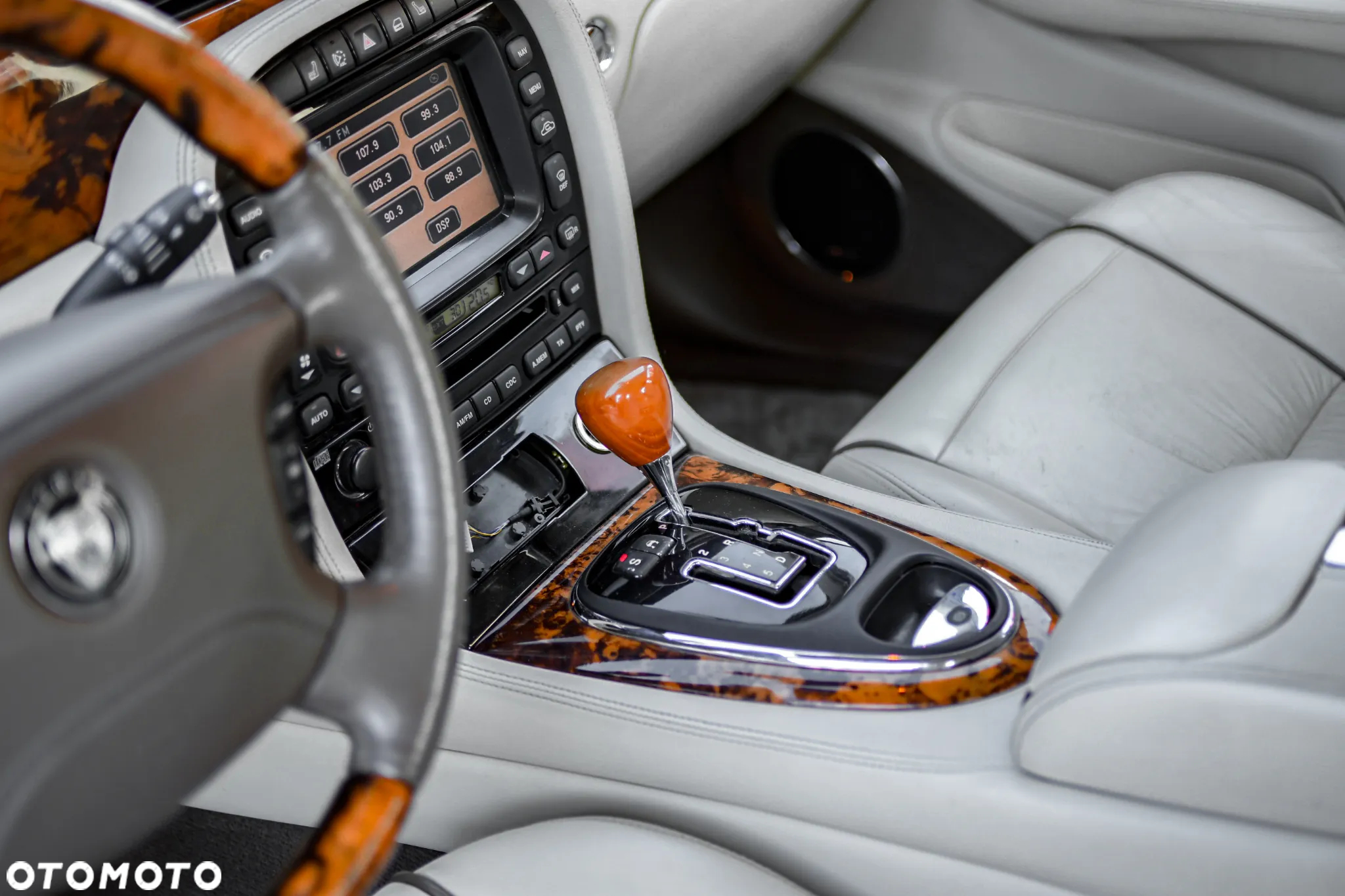 Jaguar S-Type 4.2 V8 High - 11