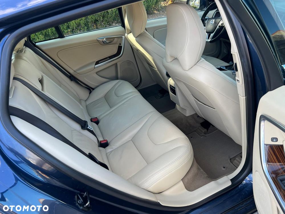Volvo V60 T4 Summum - 28