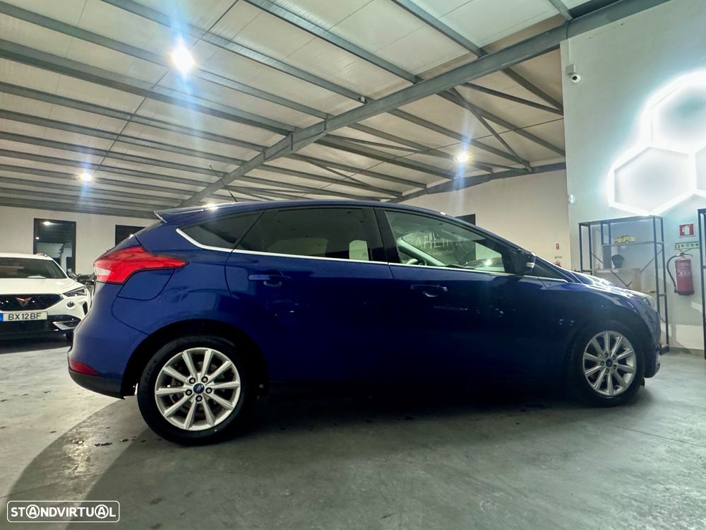 Ford Focus 1.0 EcoBoost S&S TITANIUM - 10