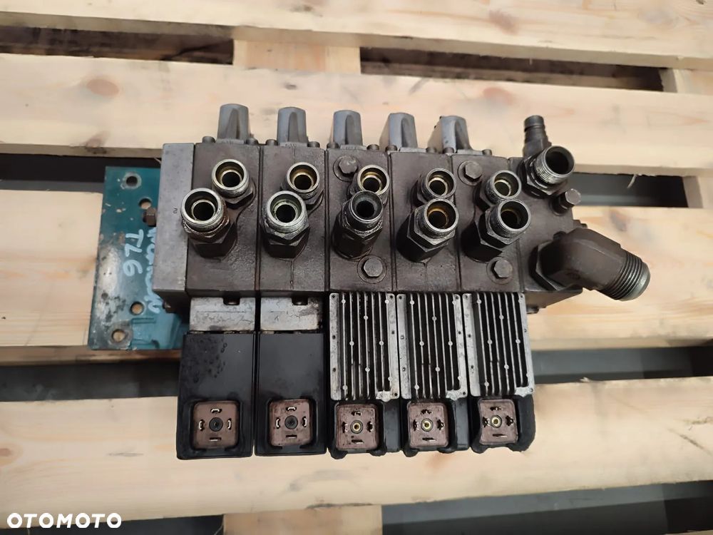 Rozdzielacz hydrauliczny Danfoss 157U6054 Sanderson TL6 - 6