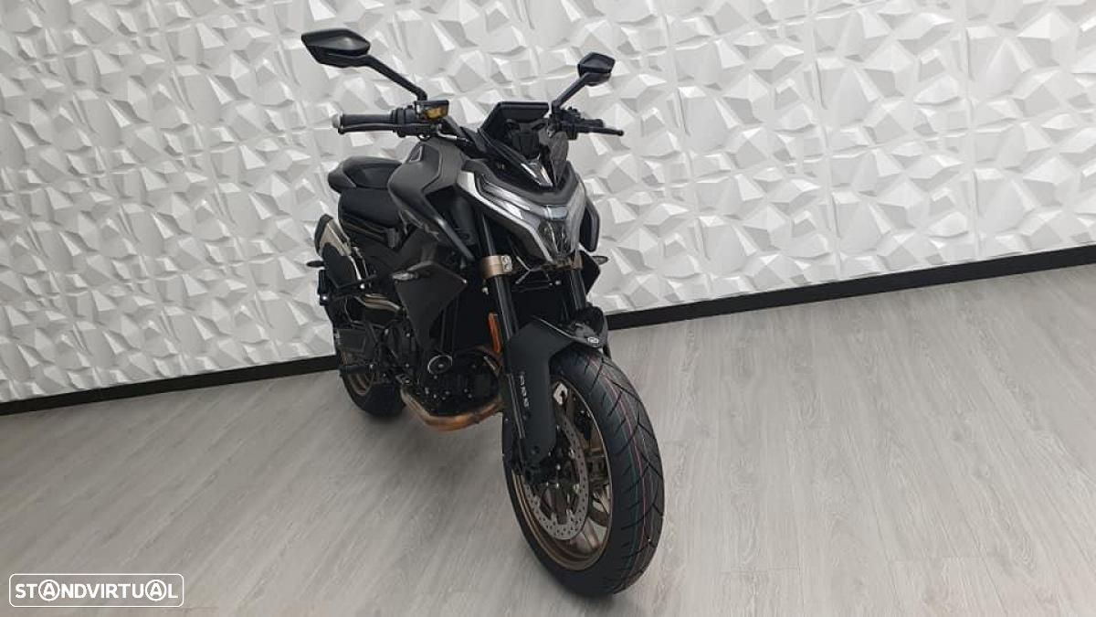 CF Moto 800NK - 13