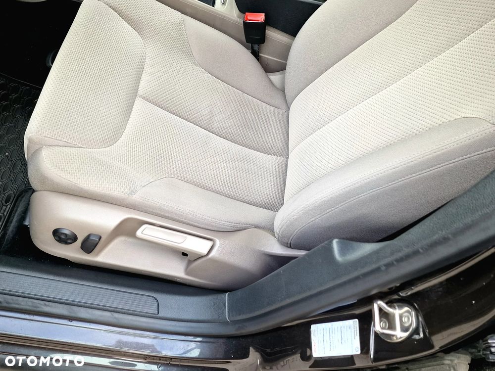 Volkswagen Passat 1.6 FSI Comfortline - 12