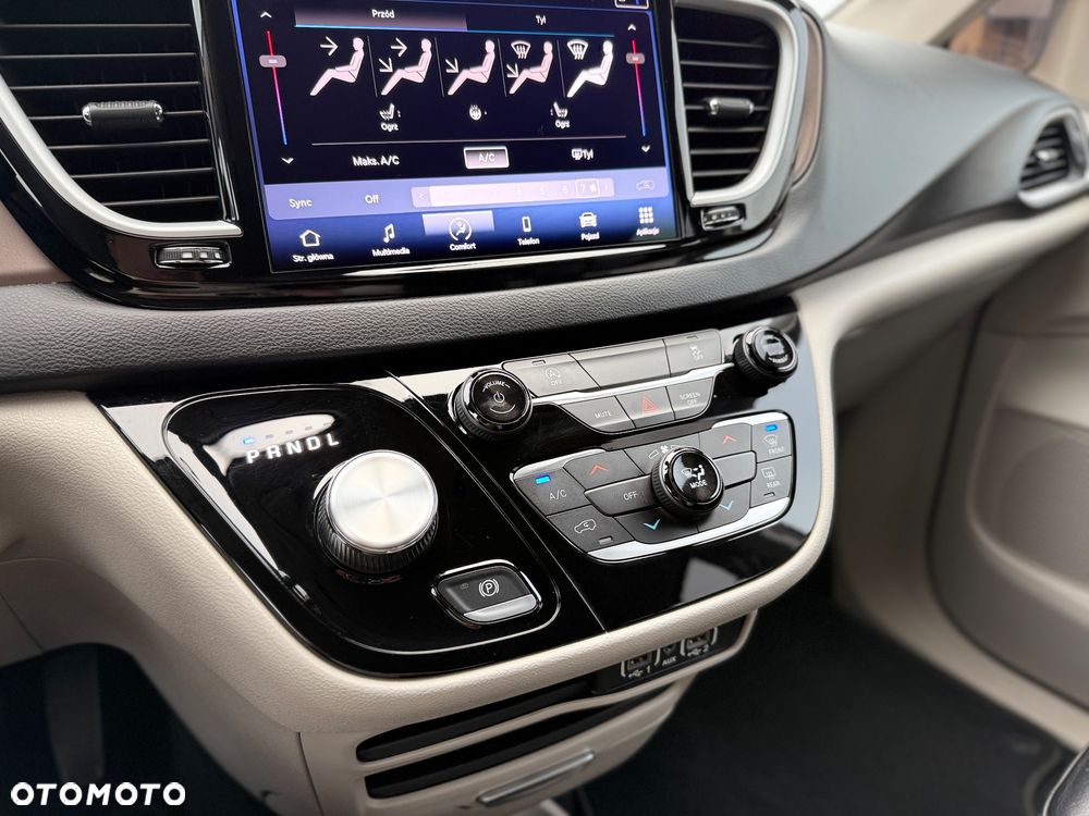 Chrysler Pacifica - 23