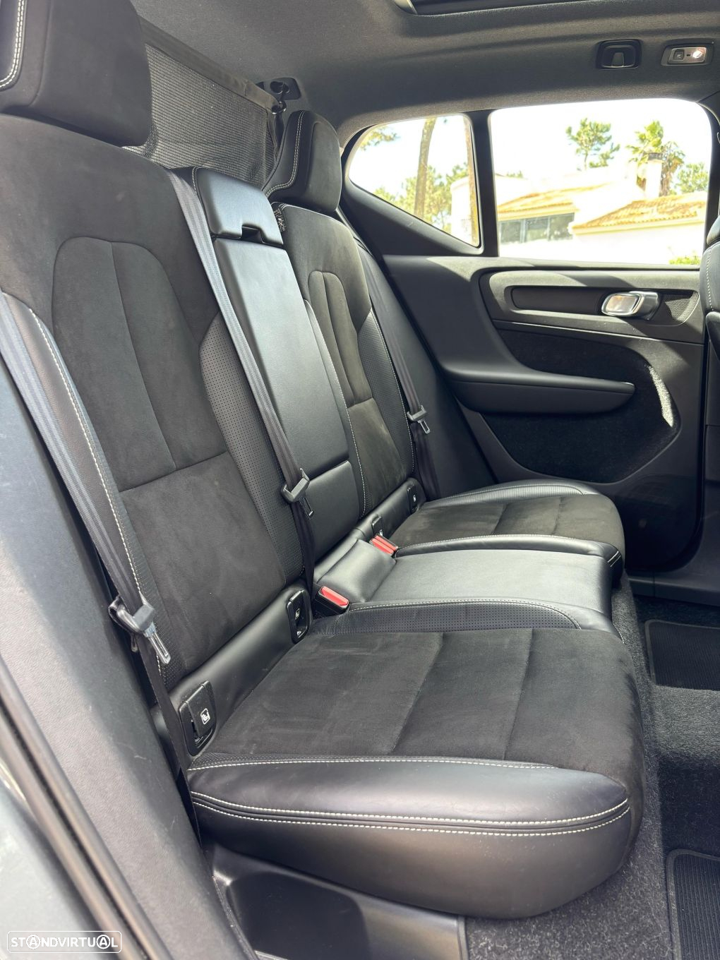 Volvo XC 40 1.5 T3 R-Design Tech Edition - 19