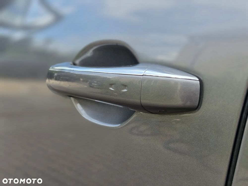 Renault Espace 1.6 dCi Energy Initiale Paris EDC 7os - 9
