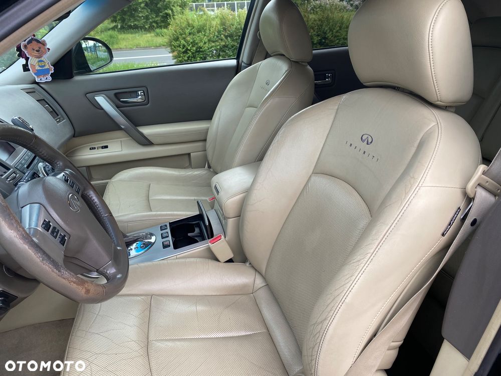 Infiniti FX - 8