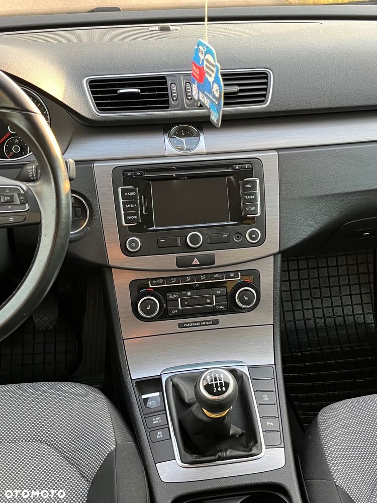 Volkswagen Passat 1.6 TDI Comfortline - 15