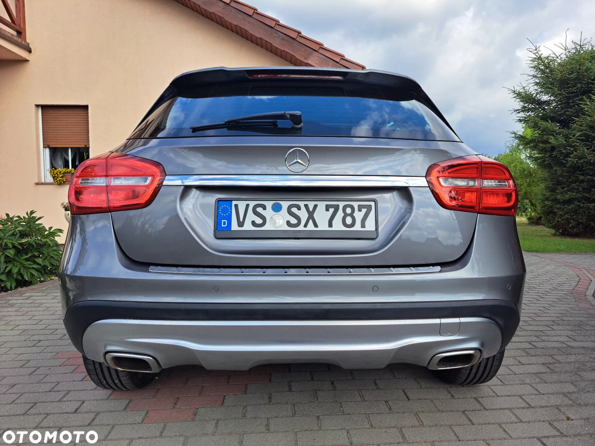 Mercedes-Benz GLA 180 UrbanStyle Edition - 4