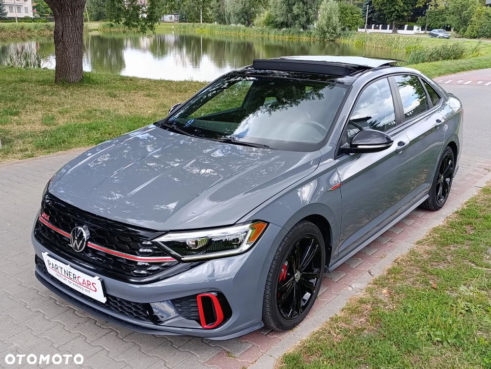 Volkswagen Jetta - 1