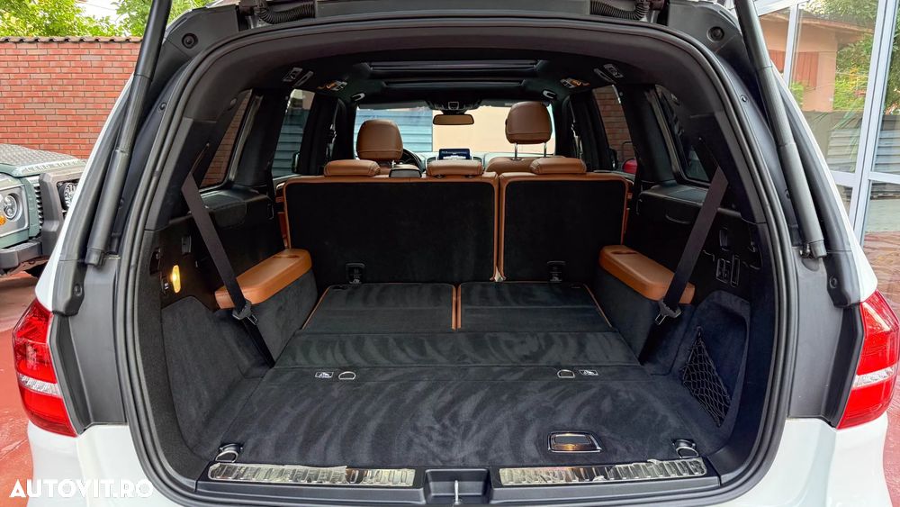 Mercedes-Benz GLS - 12
