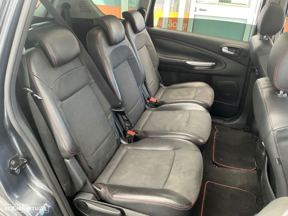 Ford S-Max 2.2 TDCi Titanium 7L - 4