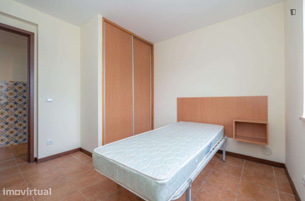 Quarto - localizado em São Martinho de Bispo Coimbra - Grande imagem: 4/18