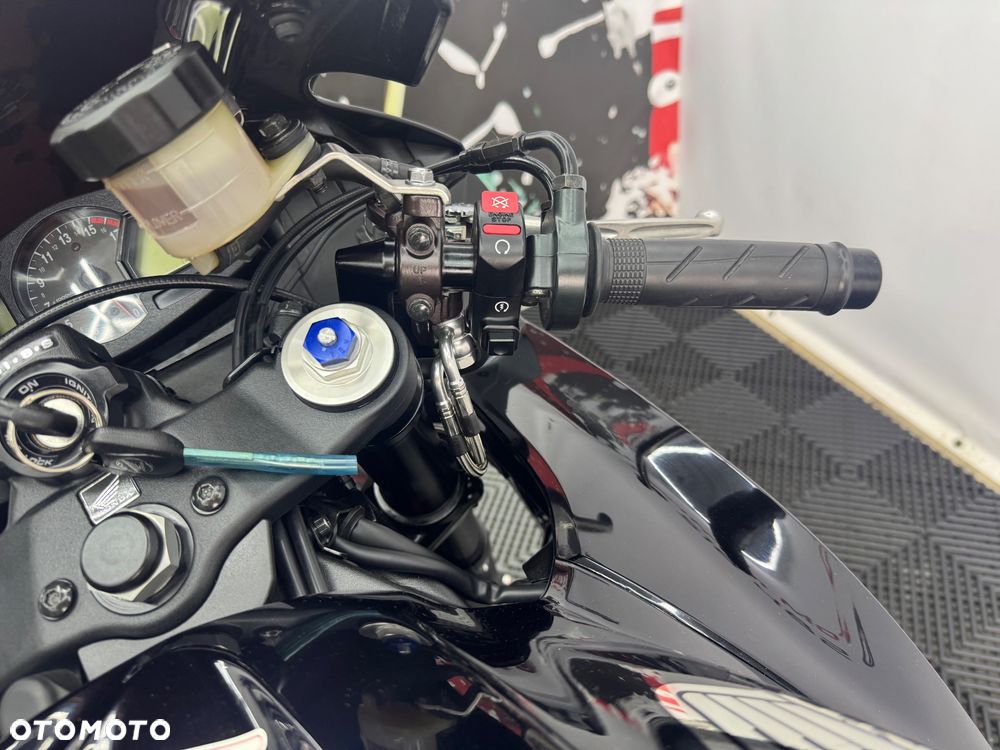 Honda CBR - 27