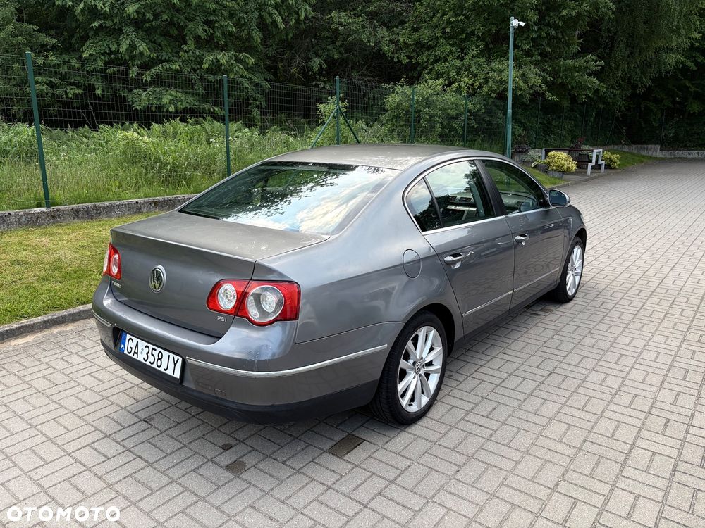 Volkswagen Passat 1.6 FSI Trendline - 4