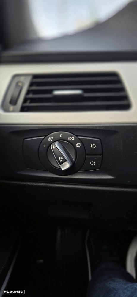 BMW 320 d DPF Touring - 23