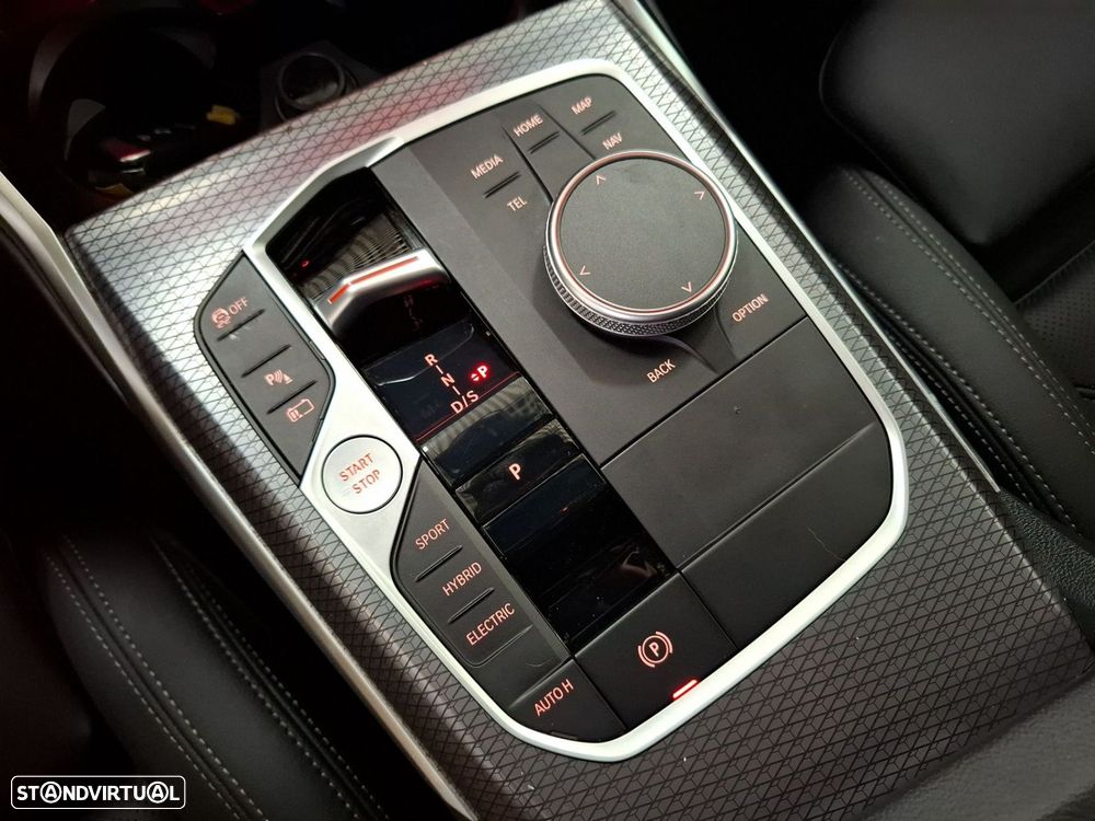 BMW 330 e Pack Desportivo M Auto — fotografia 14