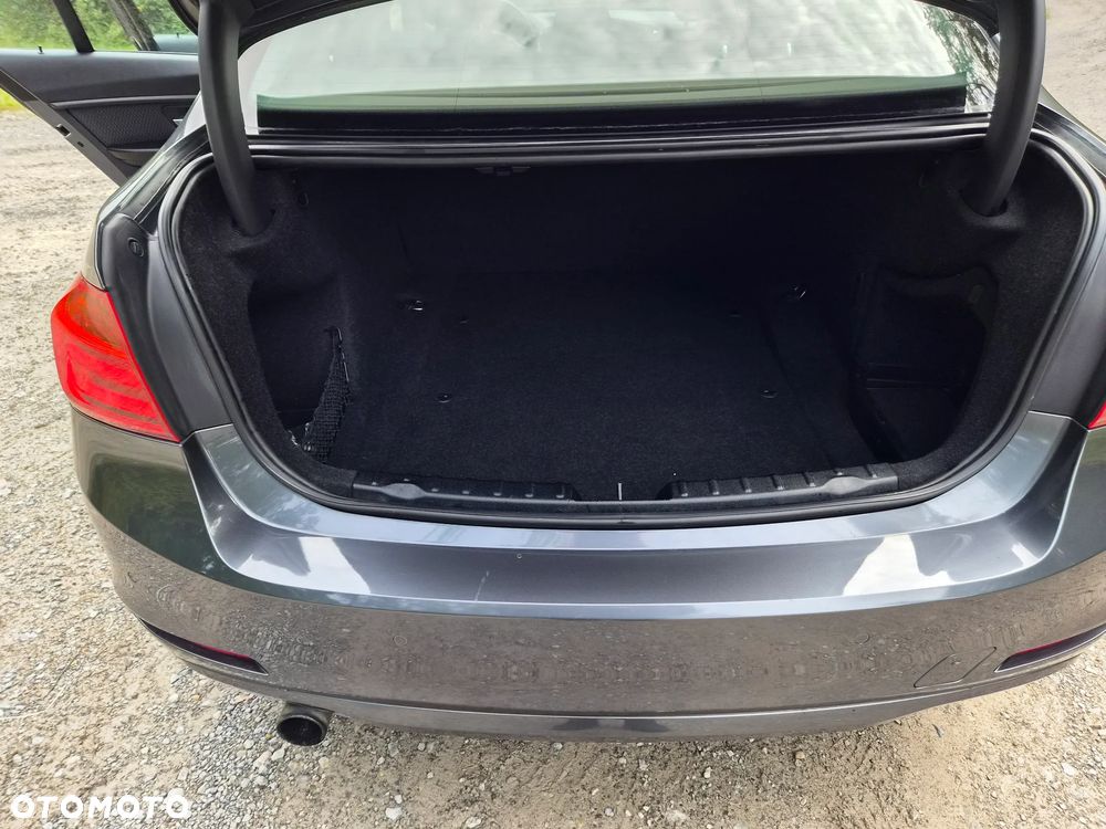 BMW Seria 3 320i - 30